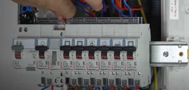 raccorder le télérupteur
